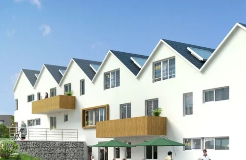 Reihenhaus mit Balkonen, Sonnenschutz und PV-Anlagen